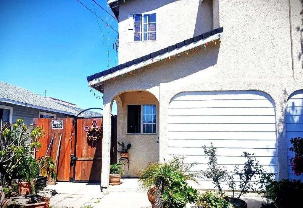 Los Angeles, California, United States 2 - 18727159