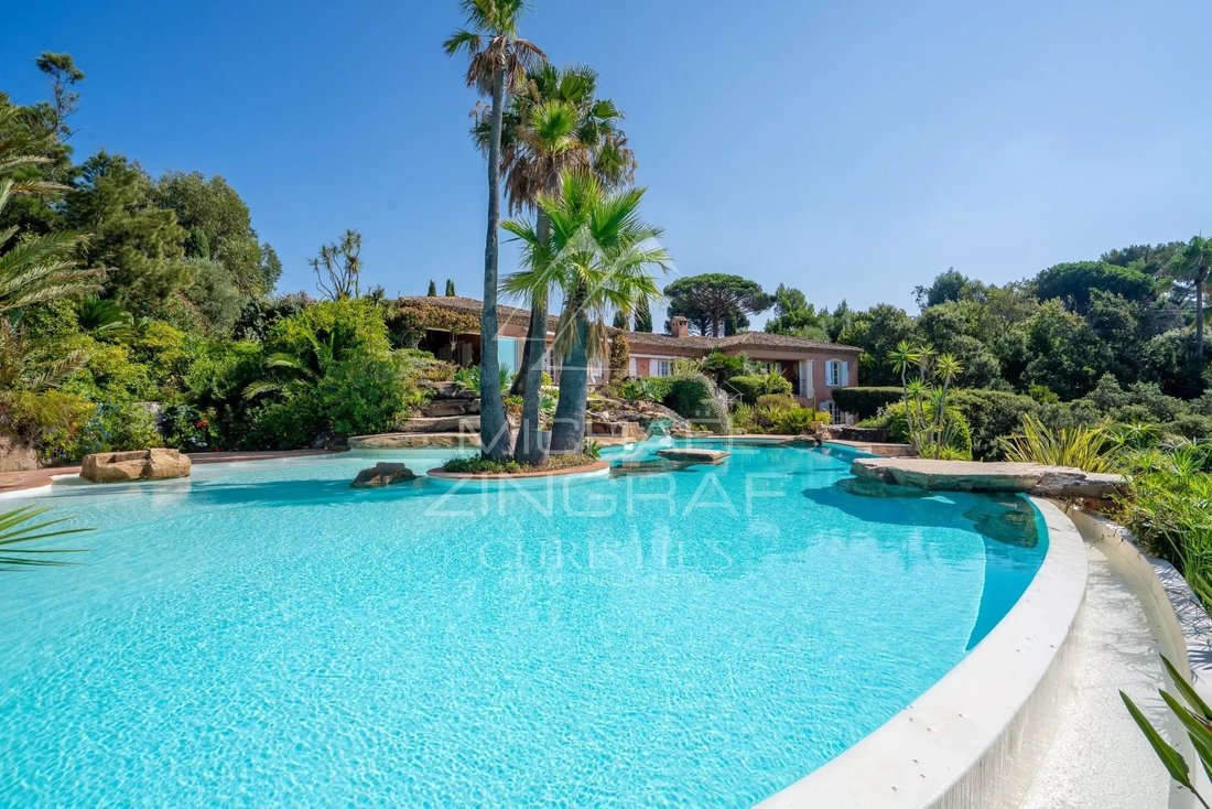 Villa in La Croix-Valmer, Provence-Alpes-Côte d'Azur, France 4 - 18721033