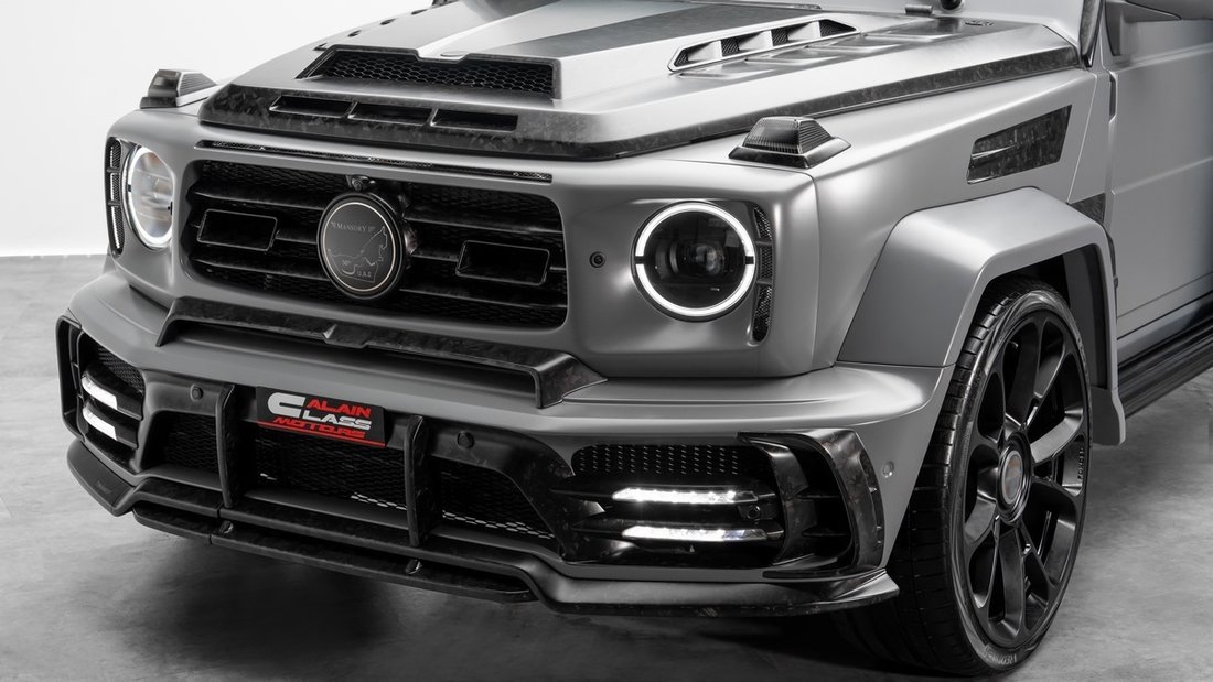 Suv in Dubai, United Arab Emirates 5 - 18720907