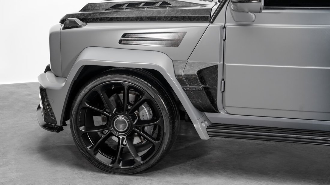 Suv in Dubai, United Arab Emirates 4 - 18720907