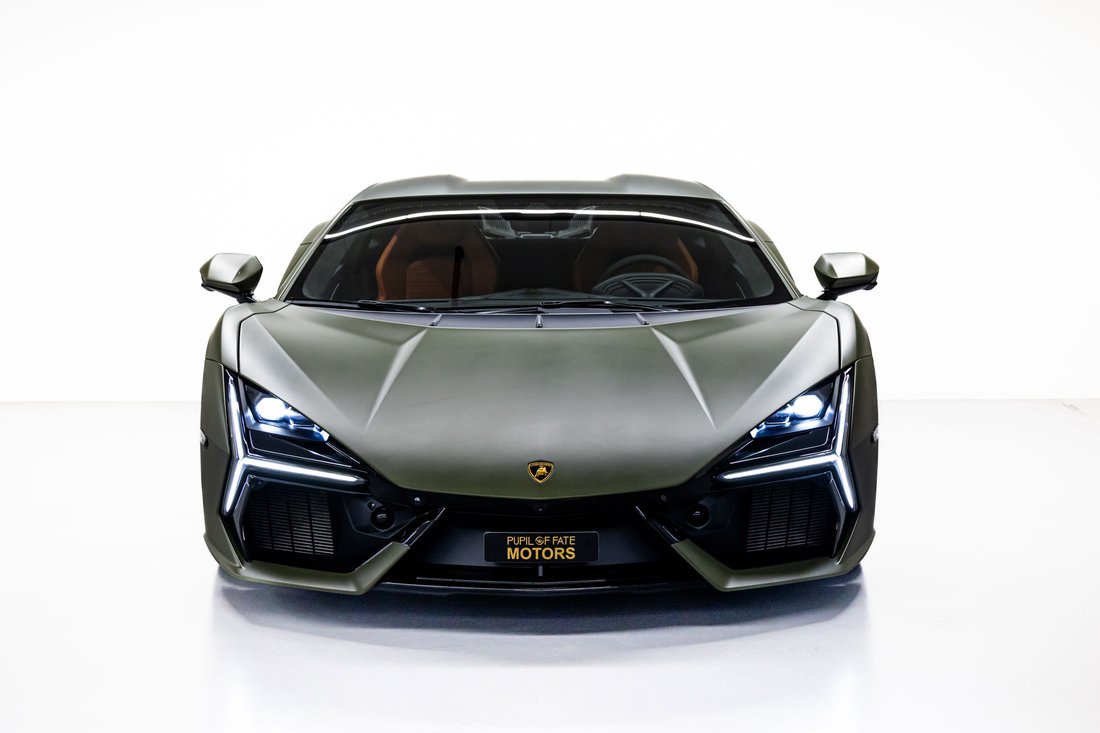 Coupe in Dubai, United Arab Emirates 2 - 18729365