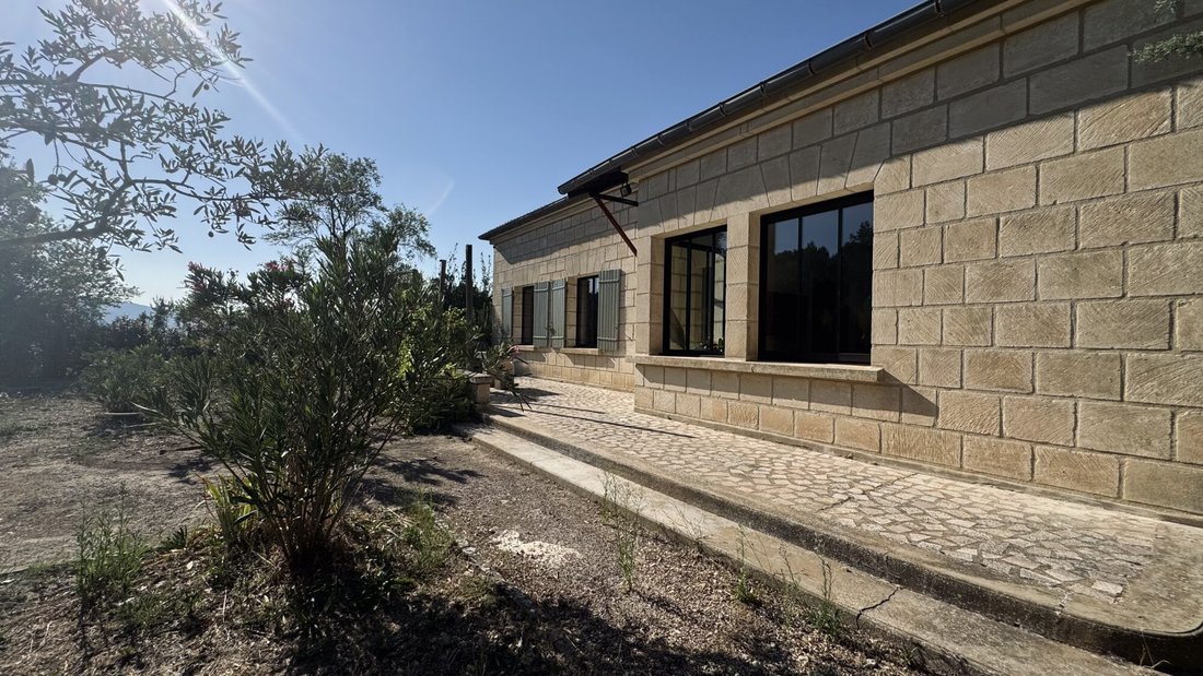House in Ménerbes, Provence-Alpes-Côte d'Azur, France 3 - 18729359