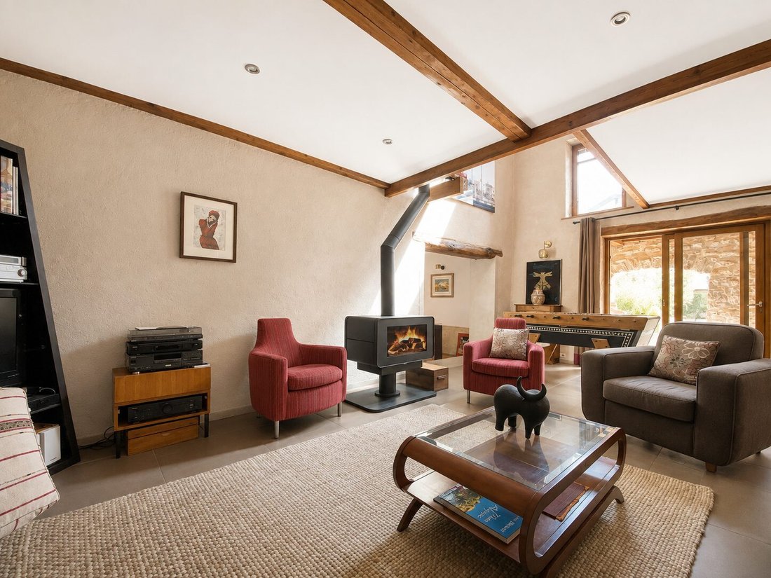 House in Saint-Genis-les-Ollieres, Auvergne-Rhône-Alpes, France 2 - 18315506
