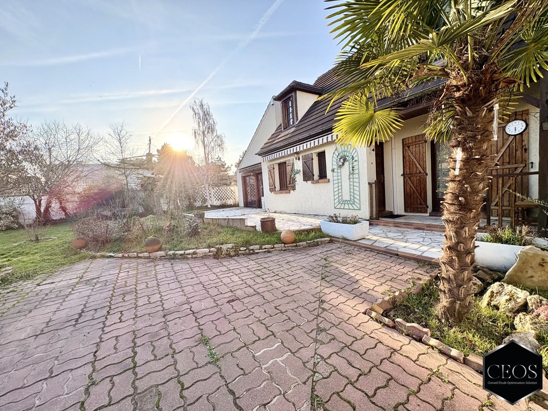 House in Montigny-les-Cormeilles, Ile-de-France, France 1 - 18729279
