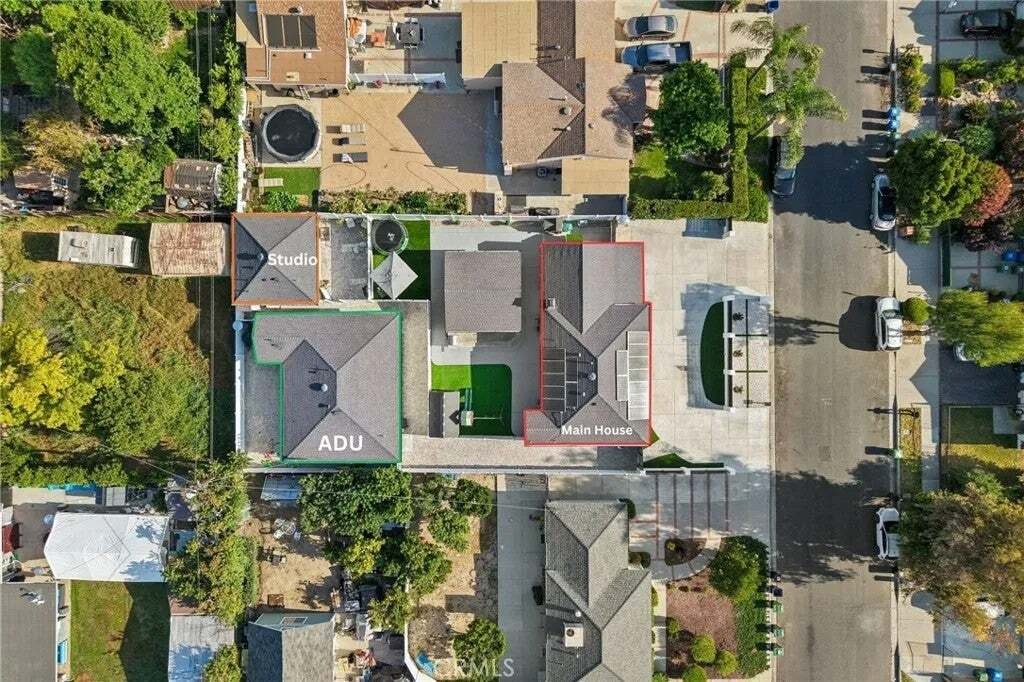 Los Angeles, California, United States 2 - 18730031