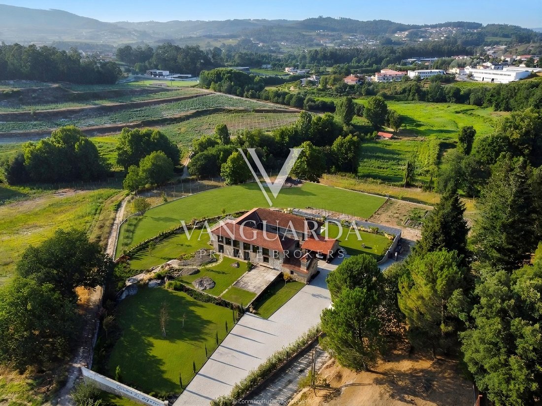 Villa in Vilar do Torno e Alentem, Distrikt Porto, Portugal 1 - 18729566
