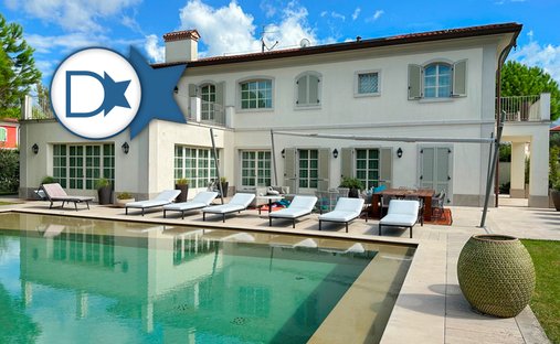 Villa in Vittoria Apuana, Forte dei Marmi, Tuscany 1