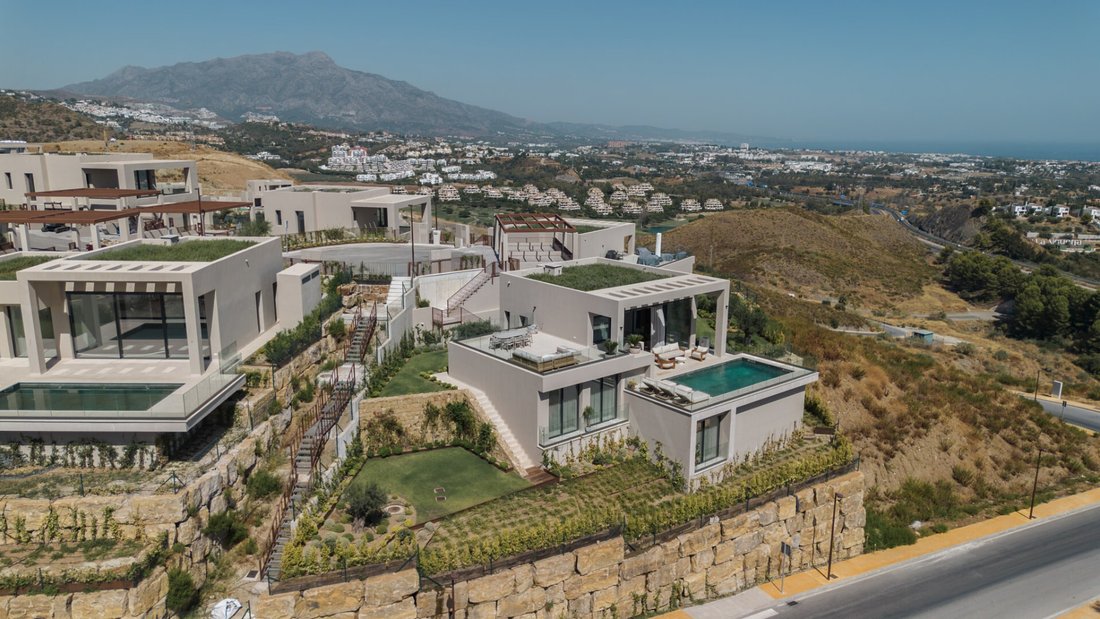 Villa in El Paraíso, Benahavis, Spain 2 - 18731034
