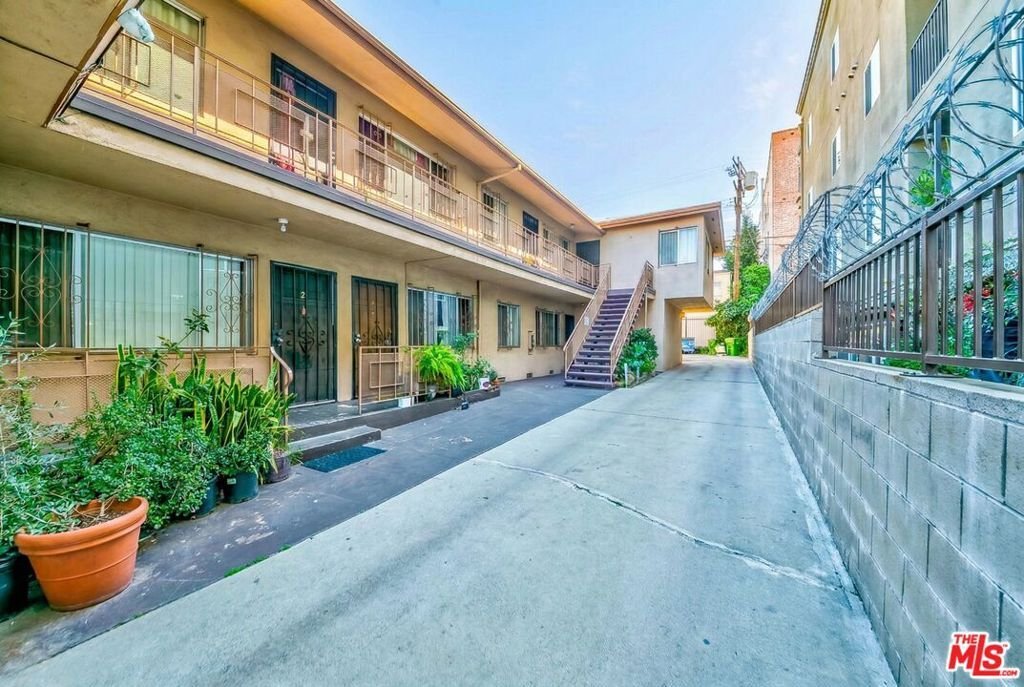 Los Angeles, California, United States 4 - 18729930