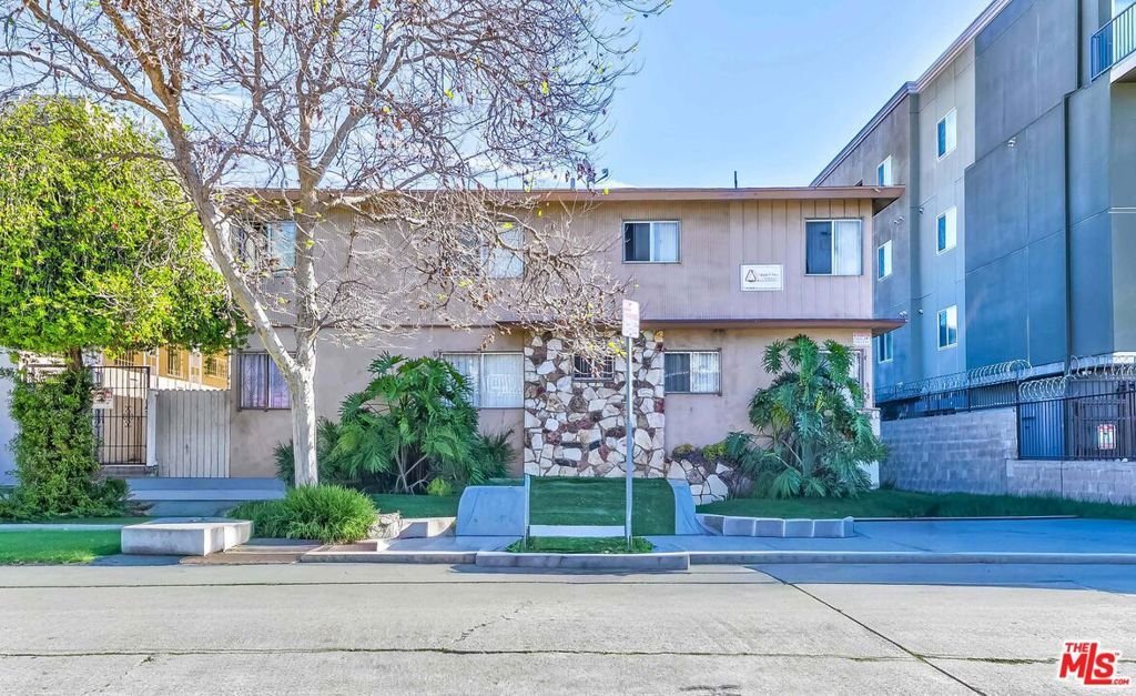 Los Angeles, California, United States 2 - 18729930