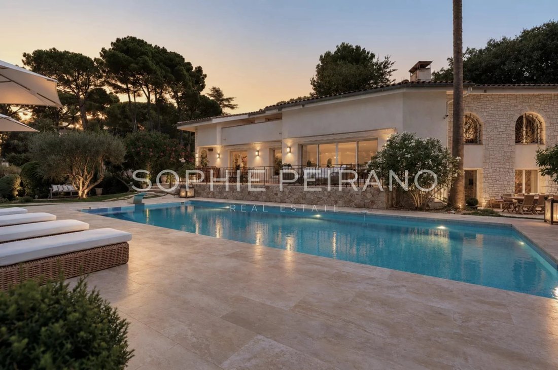 Villa a Mougins, Provenza-Alpi-Costa Azzurra, Francia 1 - 15562794
