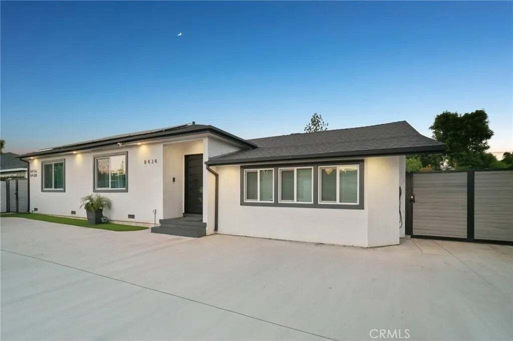 Los Angeles, California, United States 3 - 18730031