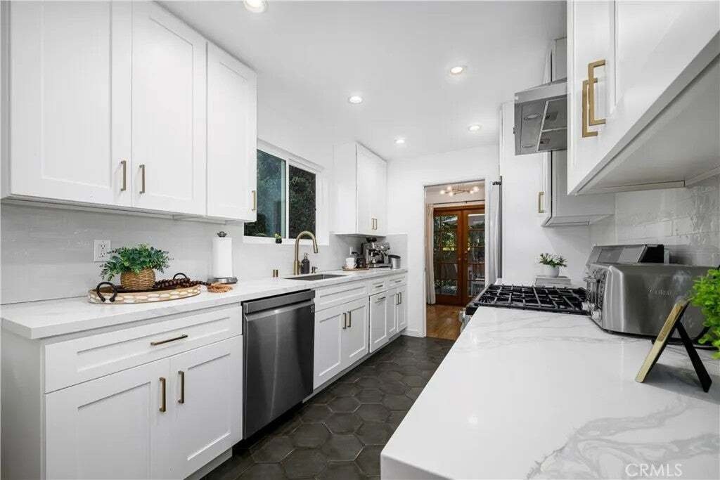 House in Signal Hill, California, United States 1 - 18651058