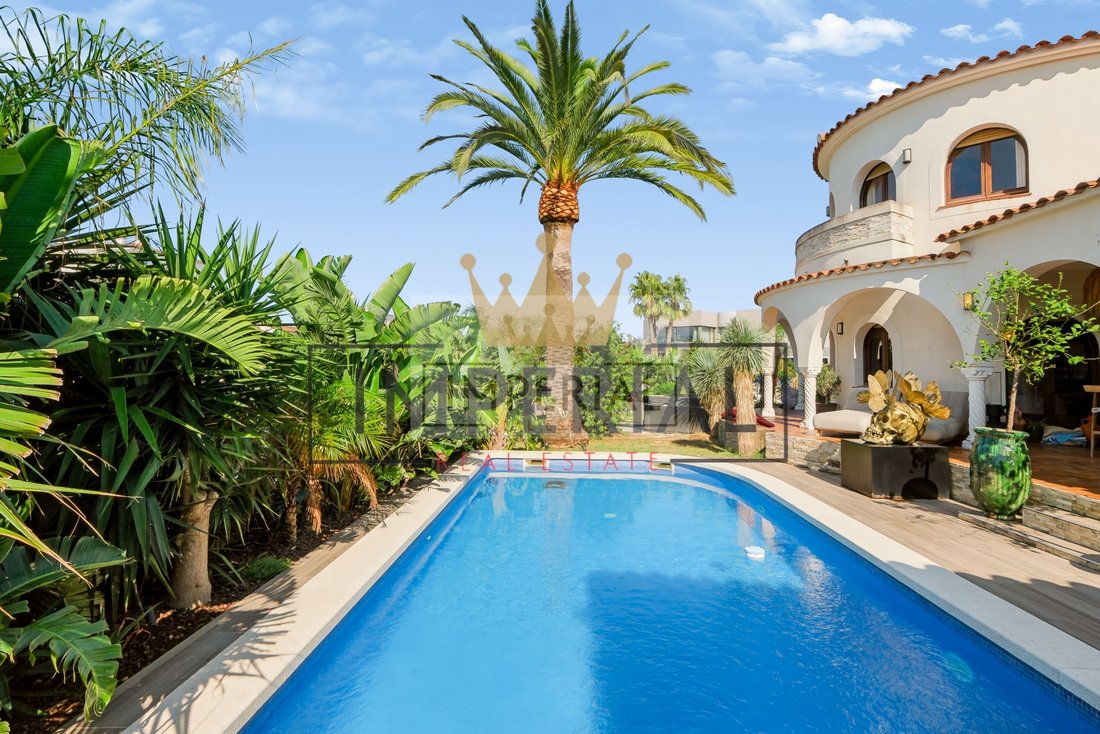 Maison à Empuriabrava, Catalogne, Espagne 5 - 18576431