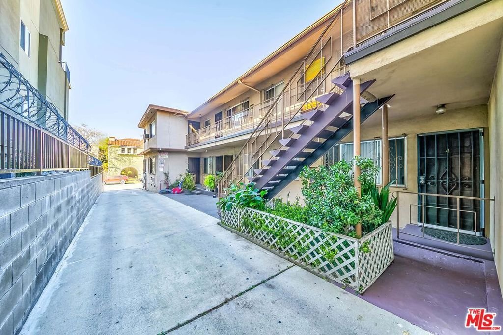 Los Angeles, California, United States 5 - 18729930