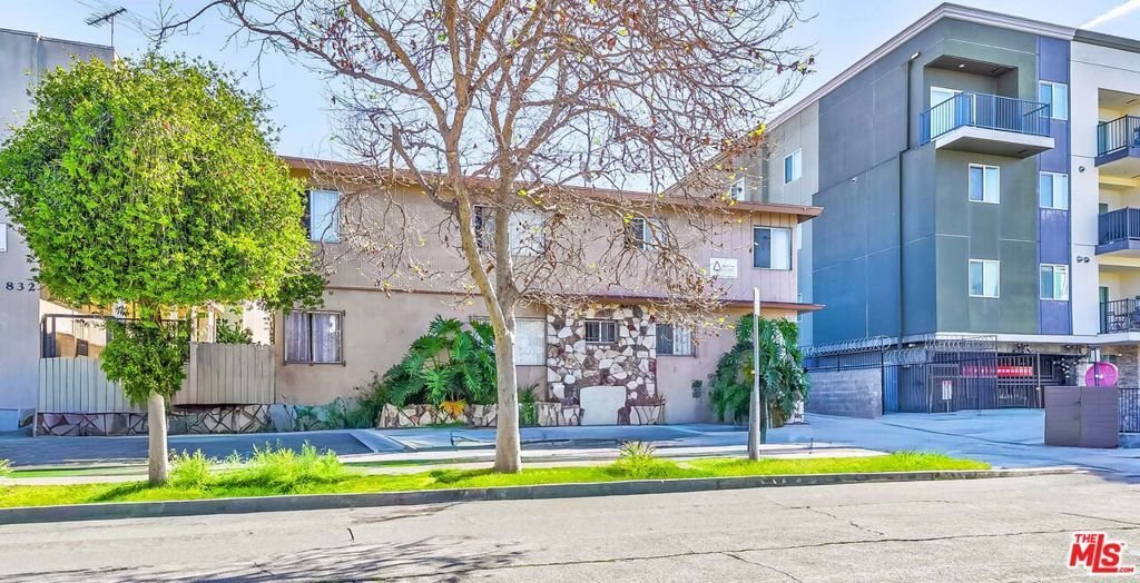 Los Angeles, California, United States 3 - 18729930