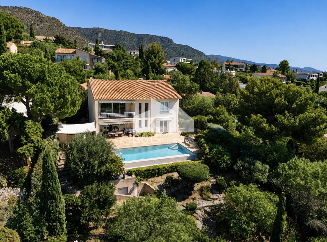 Casa en Le Lavandou, Provenza-Alpes-Costa Azul, Francia 1 - 18730951