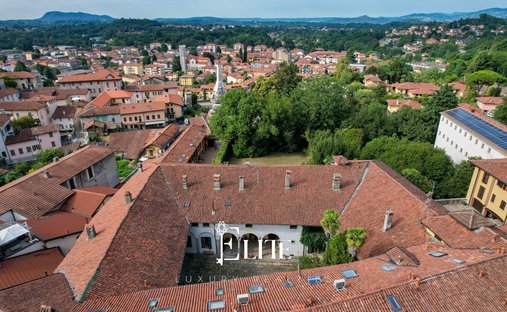 Villa in Besozzo, Lombardei, Italien 1