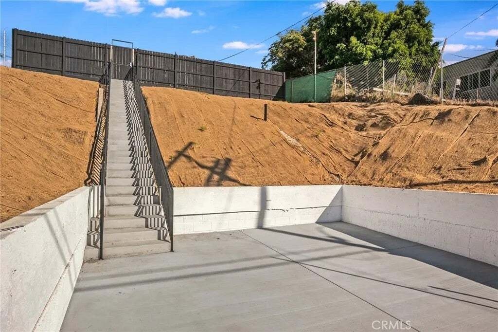 Los Angeles, California, United States 4 - 18730002
