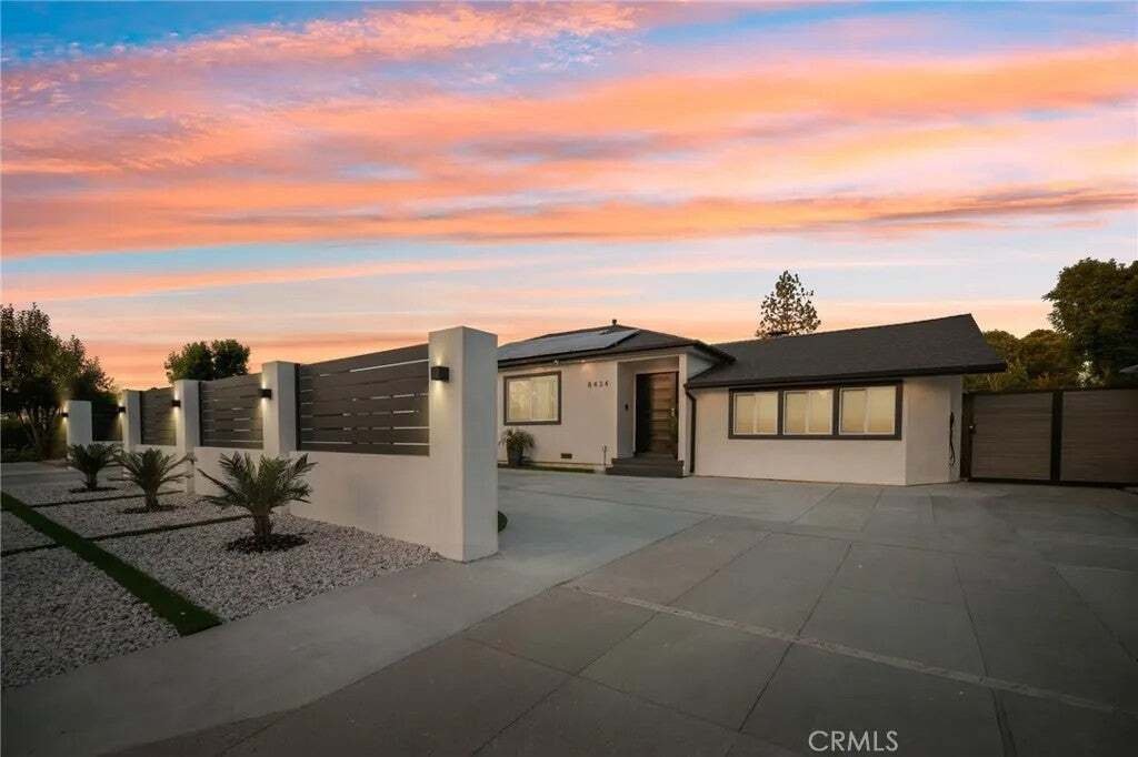 Los Angeles, California, United States 5 - 18730031