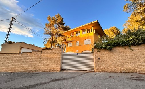 Villa in Banyeres de Mariola, Land Valencia, Spanien 1