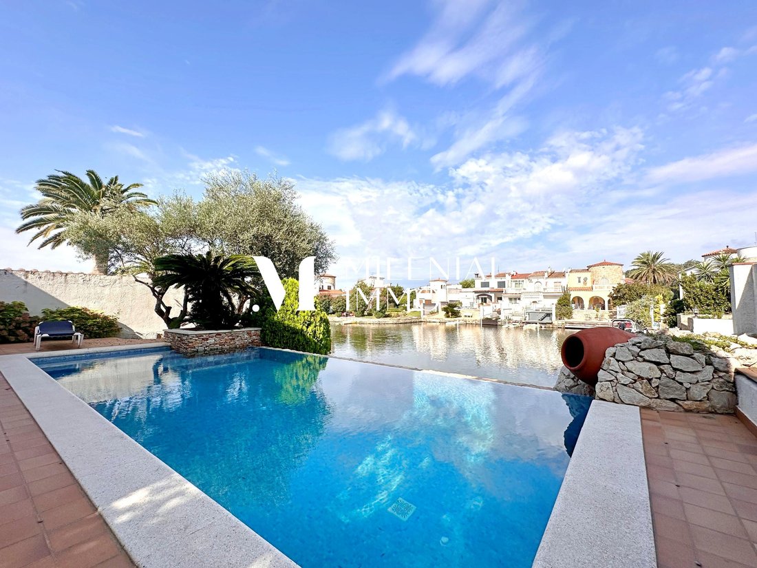 Villa à Empuriabrava, Catalogne, Espagne 1 - 18351528