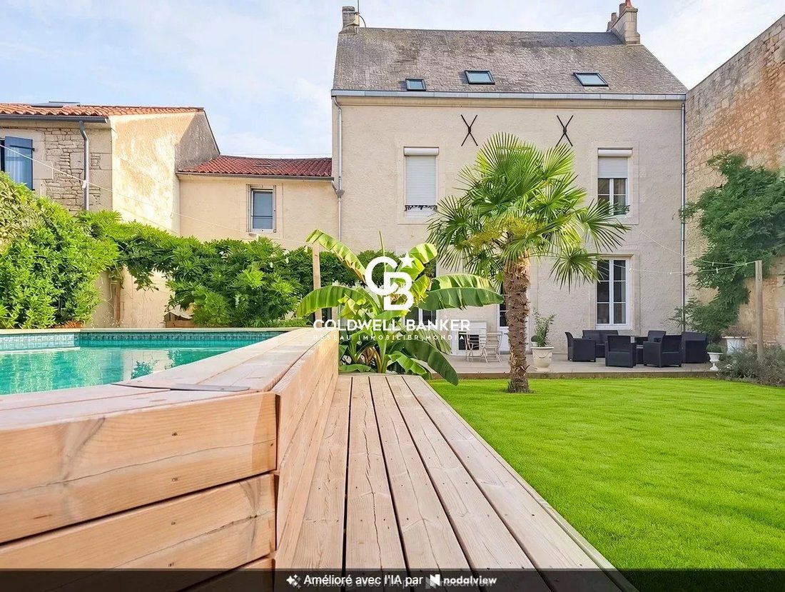 Townhouse in Nord Est, Lucon, France 2 - 18730831
