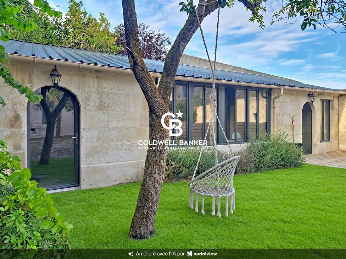 Townhouse in Nord Est, Lucon, France 3 - 18730831
