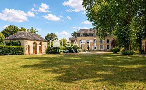 Casa a Saint-Pavace, Paesi della Loira, Francia 1