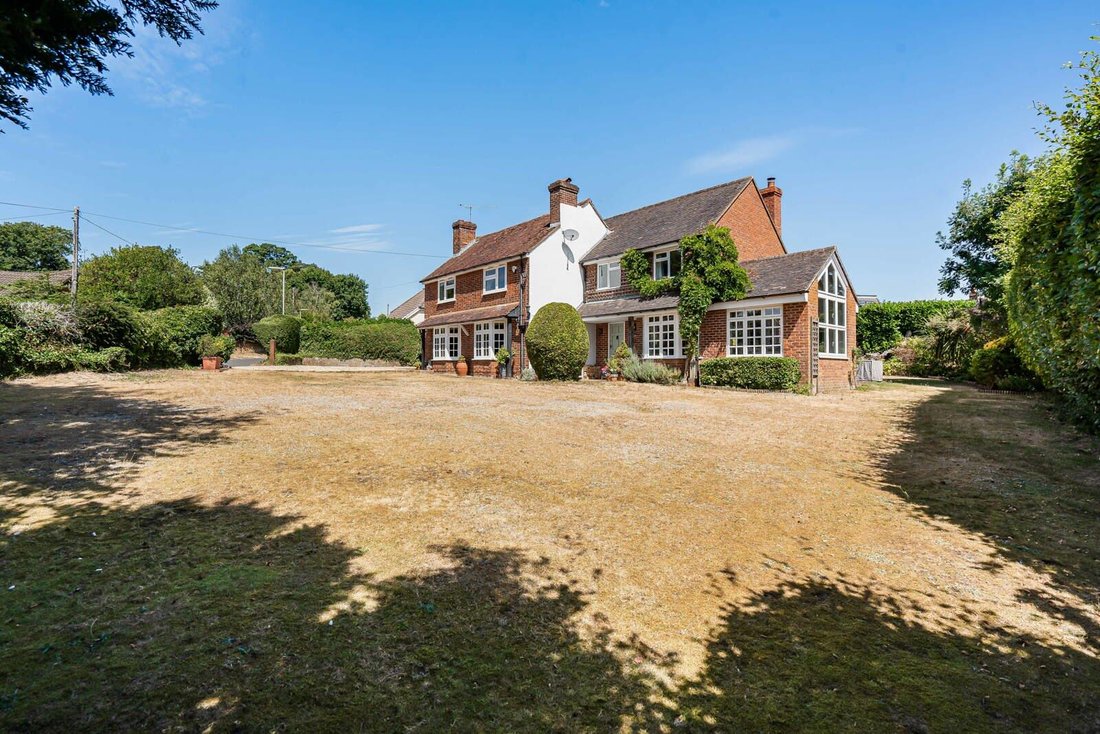 Maison à Upper Hale, Lower Bourne, Angleterre 1 - 18730233