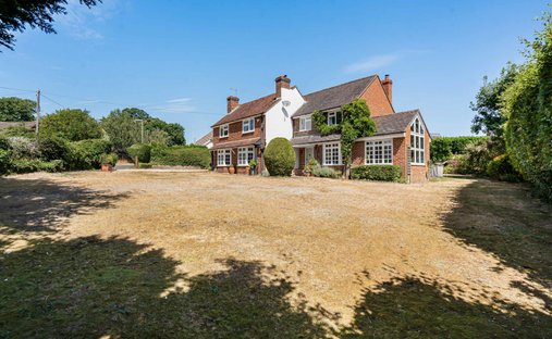 Casa en Upper Hale, Lower Bourne, Inglaterra 1