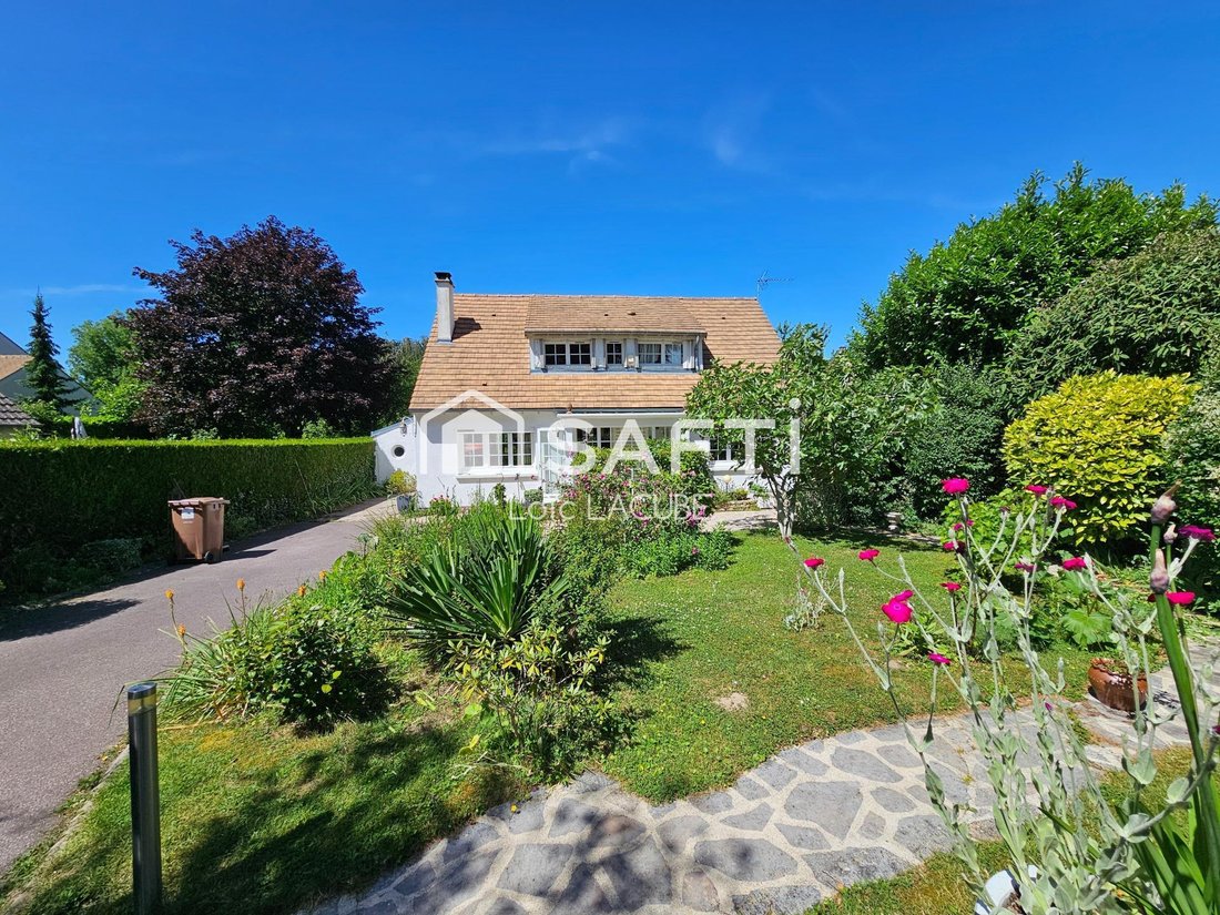 Casa en Montfort-l'Amaury, Isla de Francia, Francia 1 - 18233287
