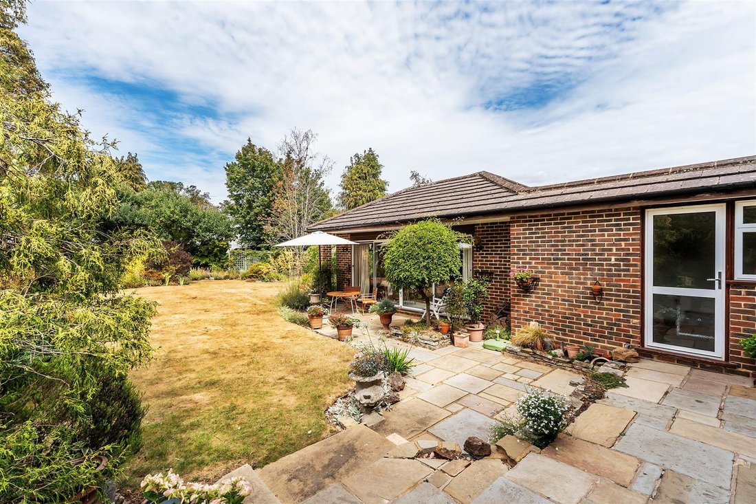 Haus in Surrey, England 2 - 18730236
