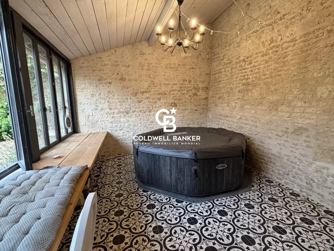 Townhouse in Nord Est, Lucon, France 5 - 18730831