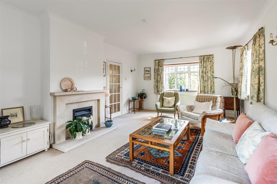 Haus in Surrey, England 3 - 18730236