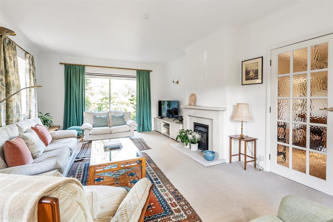 Haus in Surrey, England 5 - 18730236