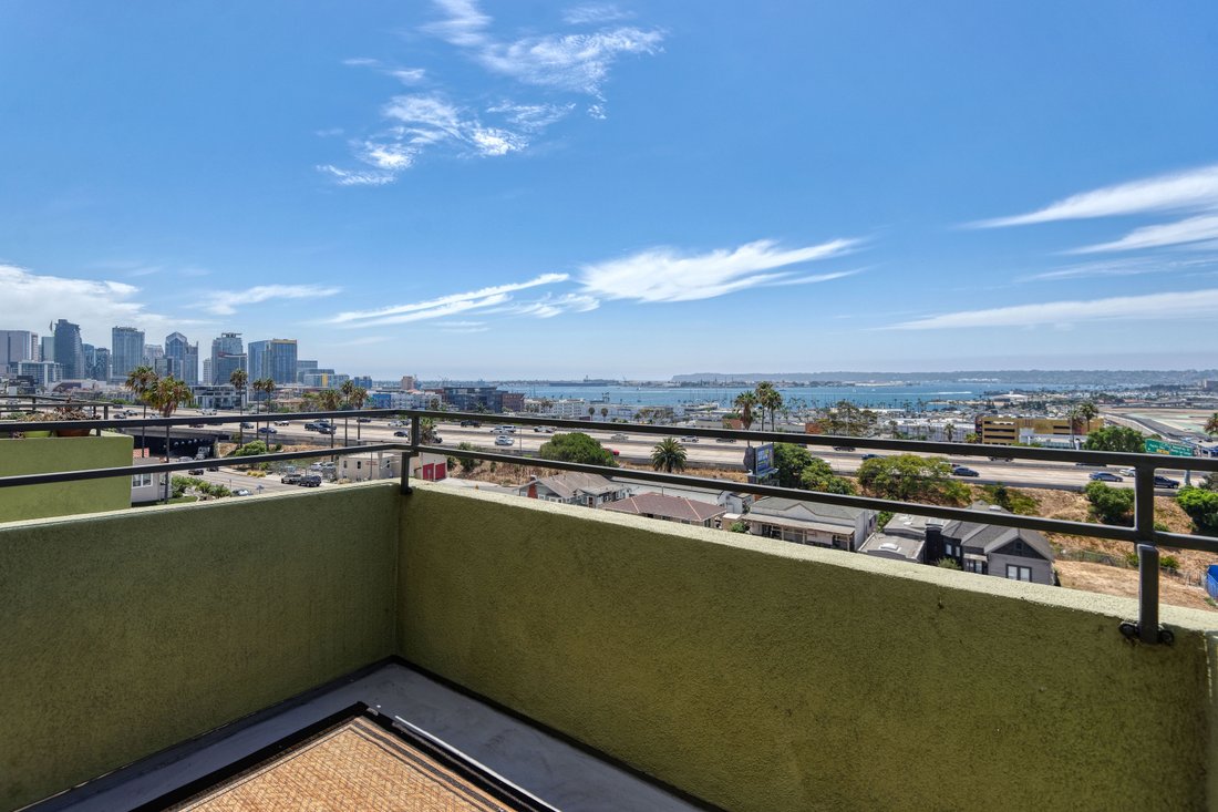 Condo in San Diego, California, United States 4 - 18730578