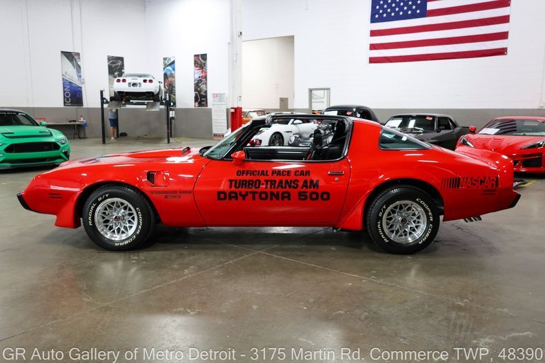"One Of A Kind" in Commerce Twp, United States 4 - 18730250