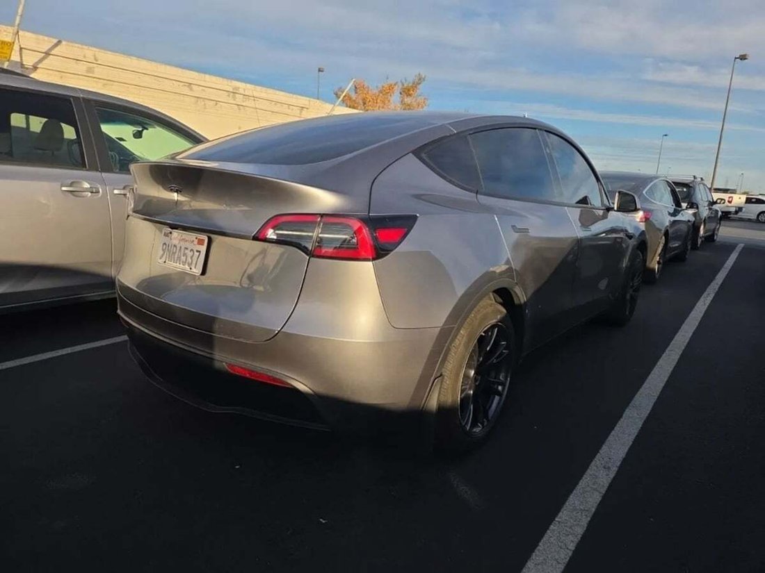 Suv in Newport Beach, CA, United States 4 - 18730541