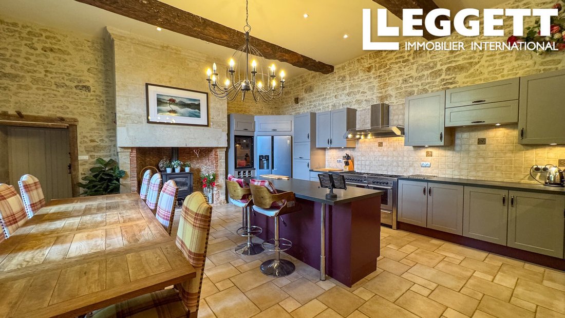 Château à Saint-Hilaire-des-Loges, Pays de la Loire, France 2 - 18730893