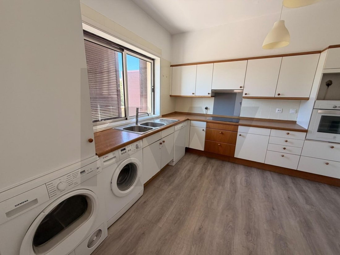 Apartment in Estoril, Cascais e Estoril, Lisbon 3 - 18730892