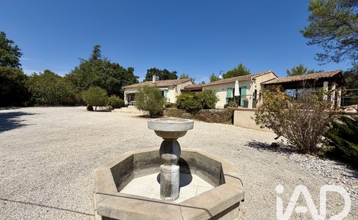 House in Est, Saint-Maximin-la-Sainte-Baume, France 1