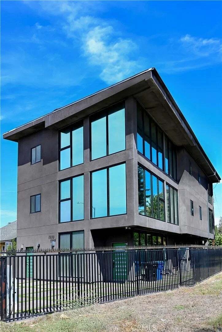 Los Angeles, California, United States 1 - 18729987