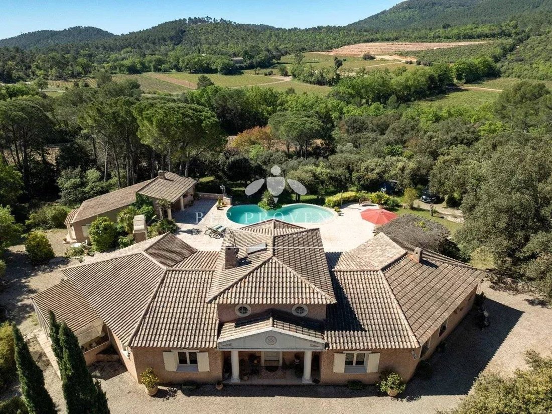 Villa en Besse-sur-Issole, Provenza-Alpes-Costa Azul, Francia 1 - 16296473