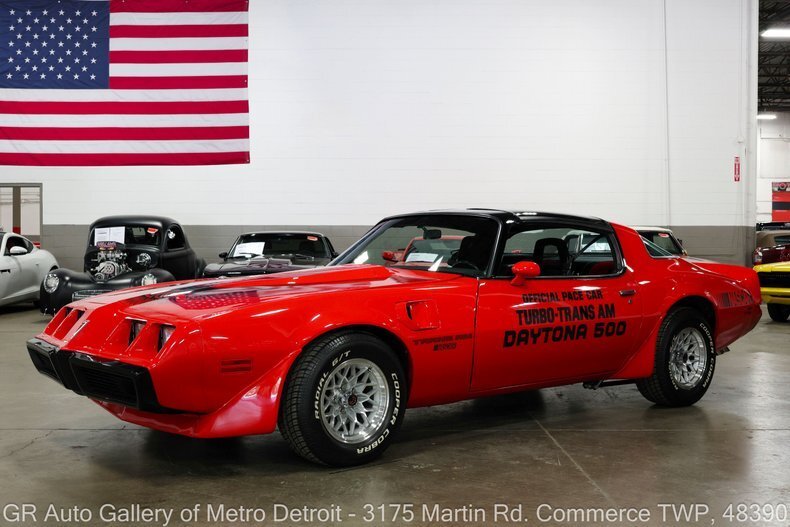 "One Of A Kind" in Commerce Twp, United States 3 - 18730250