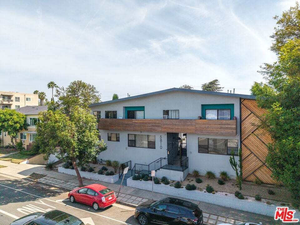 Los Angeles, California, United States 2 - 18729928