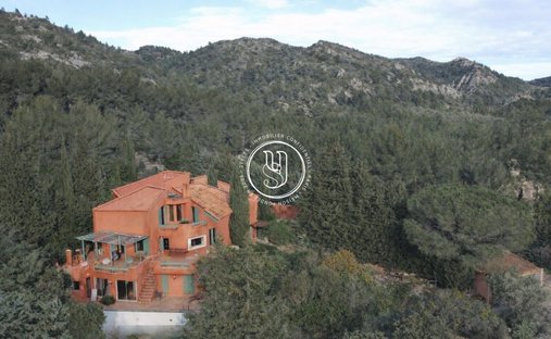 Villa in Les Baux-de-Provence, Provence-Alpes-Côte d'Azur, France 1