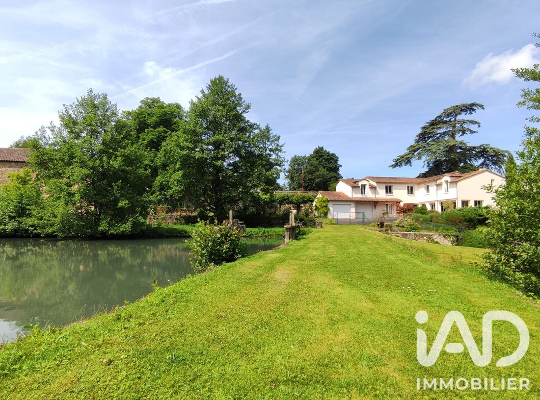 House in Verrières, Nouvelle-Aquitaine, France 1 - 18732992