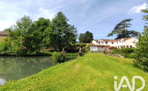 House in Verrières, Nouvelle-Aquitaine, France 1