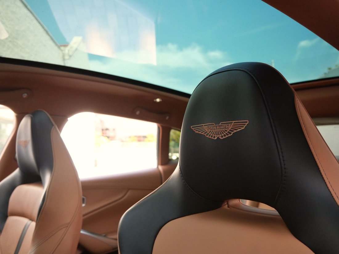 Suv in Beverly Hills, CA, United States 5 - 18579709